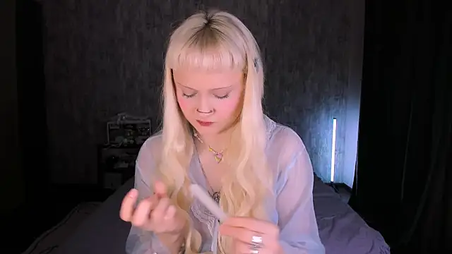 Snapshot of MariaMango chatting on 11.14.25 MariaMango online show from 11.14.25