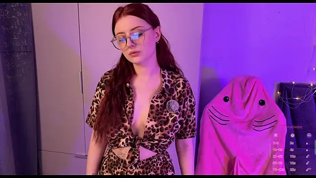 Snapshot of RozieRose chatting on 09.10.25 RozieRose online show from 09.10.25