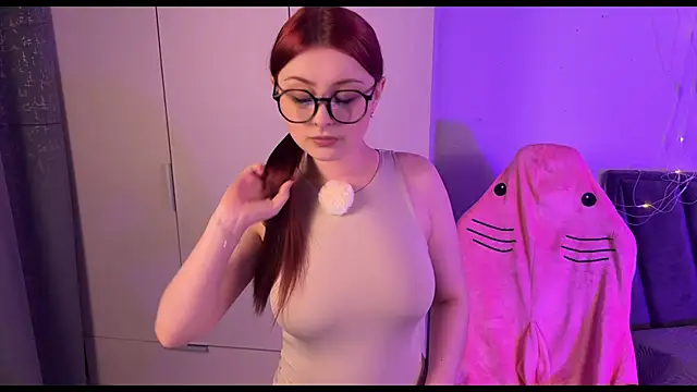 Snapshot of RozieRose chatting on 10.02.25 RozieRose online show from 10.02.25