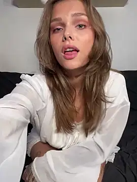 Snapshot of HumbleJess chatting on 09.19.25 HumbleJess online show from 09.19.25