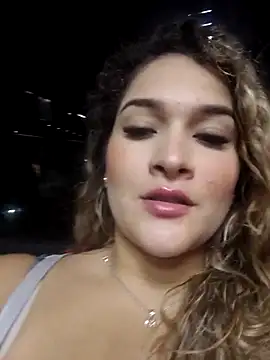 Snapshot of Sara_smiiith211 chatting on 10.27.25 Sara smiiith211 online show from 10.27.25