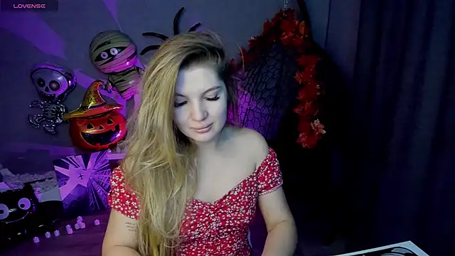 Snapshot of lily_williamss chatting on 10.23.25 lily williamss online show from 10.23.25