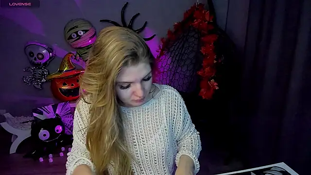 Snapshot of lily_williamss chatting on 10.25.25 lily williamss online show from 10.25.25