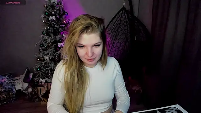 Snapshot of lily_williamss chatting on 11.15.25 lily williamss online show from 11.15.25