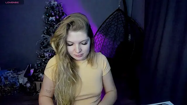 Snapshot of lily_williamss chatting on 11.19.25 lily williamss online show from 11.19.25