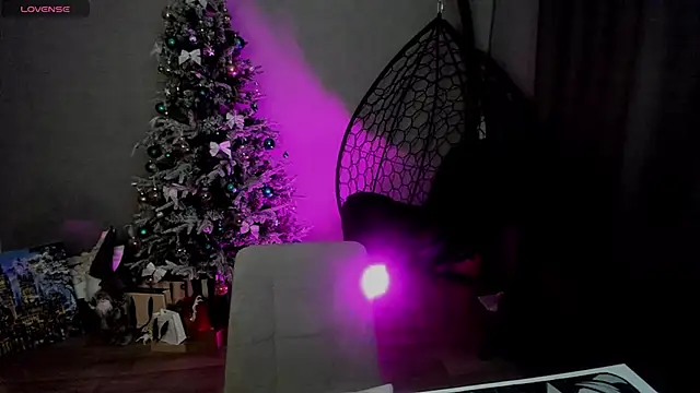 Snapshot of lily_williamss chatting on 11.24.25 lily williamss online show from 11.24.25