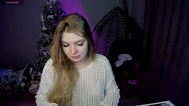 Snapshot of lily_williamss chatting on 12.14.25 lily williamss online show from 12.14.25