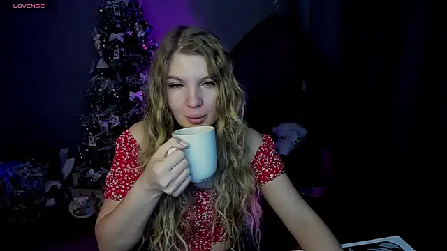 Snapshot of lily_williamss chatting on 12.15.25 lily williamss online show from 12.15.25