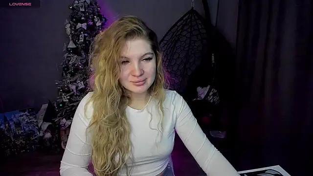 Snapshot of lily_williamss chatting on 12.16.25 lily williamss online show from 12.16.25