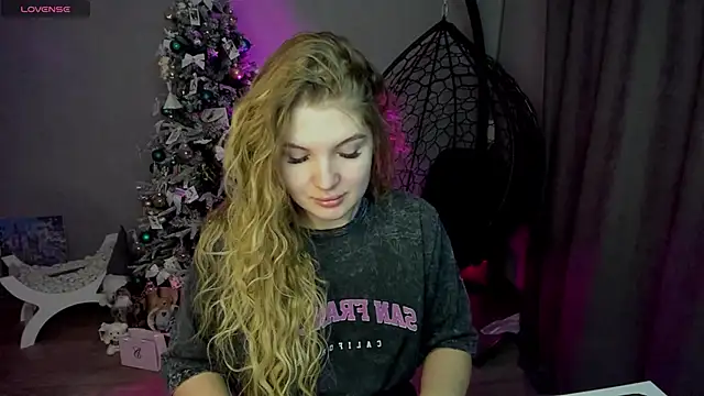 Snapshot of lily_williamss chatting on 01.10.26 lily williamss online show from 01.10.26