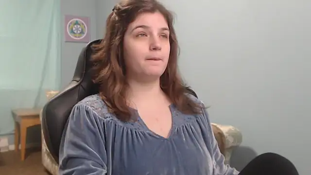 Snapshot of TreeJeanne chatting on 02.08.25 TreeJeanne online show from 02.08.25