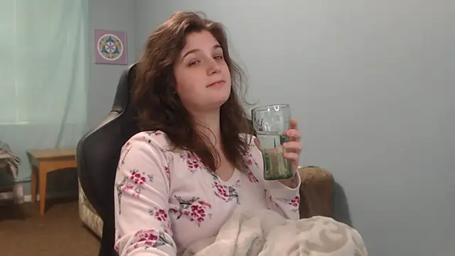 Snapshot of TreeJeanne chatting on 03.07.25 TreeJeanne online show from 03.07.25