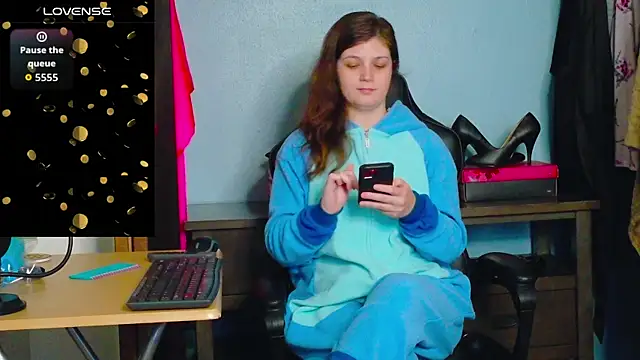 Snapshot of TreeJeanne chatting on 11.01.25 TreeJeanne online show from 11.01.25