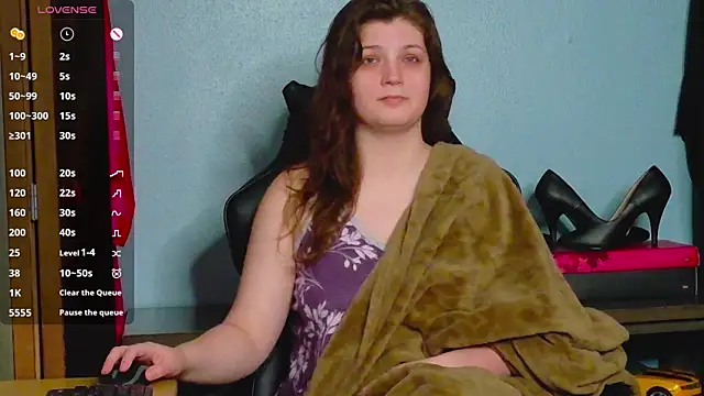 Snapshot of TreeJeanne chatting on 11.04.25 TreeJeanne online show from 11.04.25