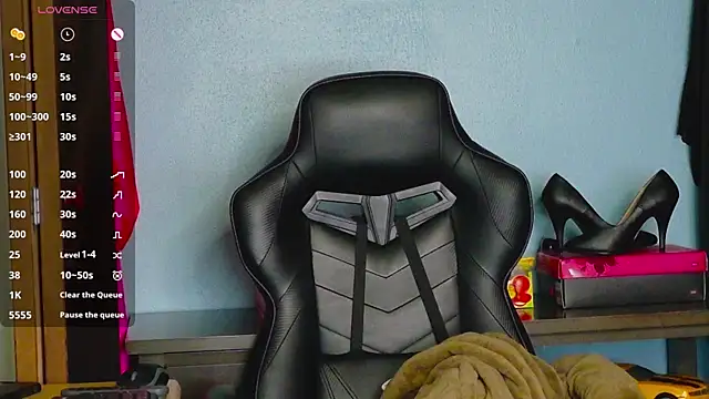 Snapshot of TreeJeanne chatting on 11.05.25 TreeJeanne online show from 11.05.25