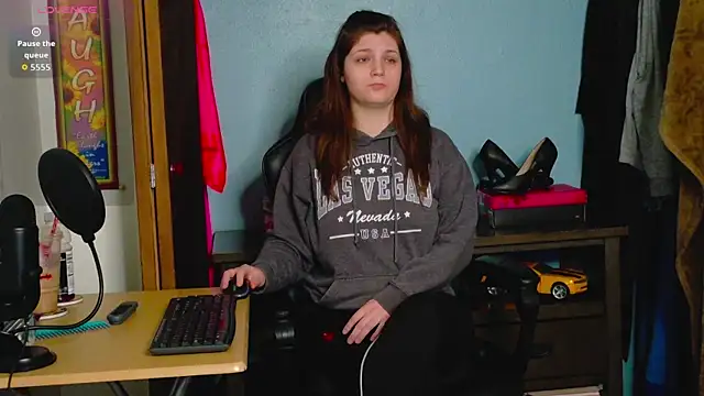 Snapshot of TreeJeanne chatting on 11.09.25 TreeJeanne online show from 11.09.25