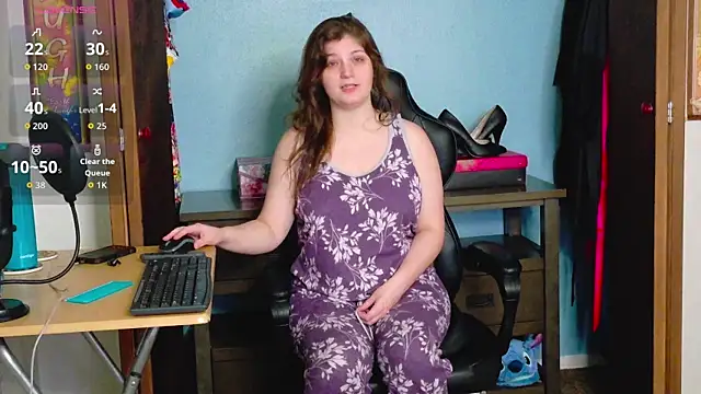 Snapshot of TreeJeanne chatting on 11.12.25 TreeJeanne online show from 11.12.25