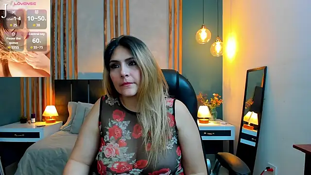 Snapshot of Melanie_silver_ chatting on 06.03.26 Melanie silver online show from 06.03.26