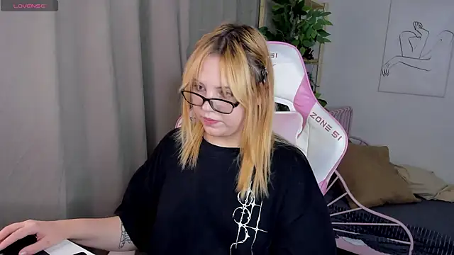 Stacy Luv online show from 10.20.25