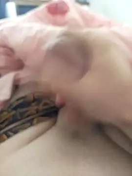 Snapshot of xozox chatting on 10.25.25 xozox online show from 10.25.25