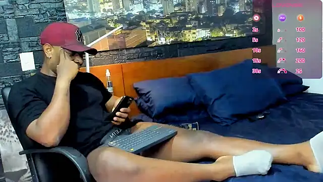 Snapshot of thomas_santtos1 chatting on 02.12.25 thomas santtos1 online show from 02.12.25