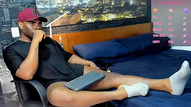 Snapshot of thomas_santtos1 chatting on 03.01.25 thomas santtos1 online show from 03.01.25