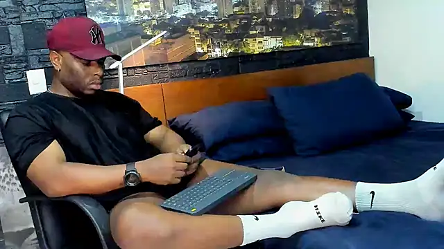Snapshot of thomas_santtos1 chatting on 03.11.25 thomas santtos1 online show from 03.11.25