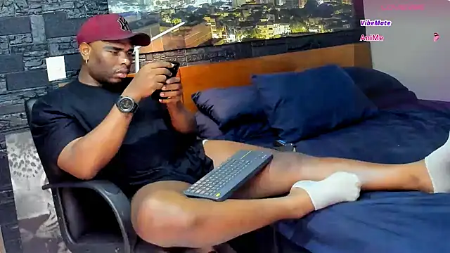 Snapshot of thomas_santtos1 chatting on 03.21.25 thomas santtos1 online show from 03.21.25