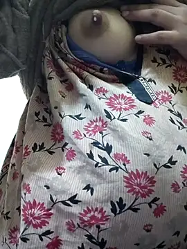 Snapshot of Aaradhya chatting on 12.08.24 Aaradhya online show from 12.08.24