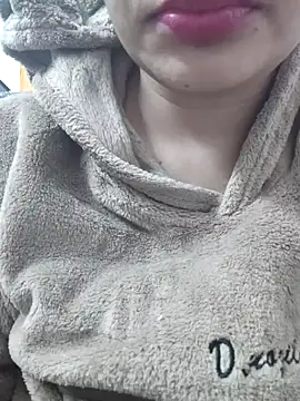 Snapshot of Aaradhya chatting on 12.27.24 Aaradhya online show from 12.27.24