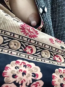 Snapshot of Aaradhya chatting on 01.13.25 Aaradhya online show from 01.13.25