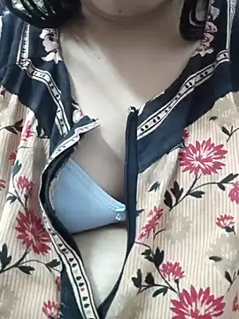 Snapshot of Aaradhya chatting on 01.19.25 Aaradhya online show from 01.19.25