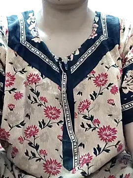 Snapshot of Aaradhya chatting on 03.04.25 Aaradhya online show from 03.04.25