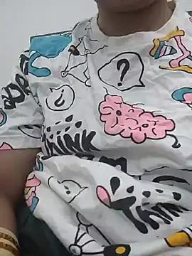 Snapshot of Aaradhya chatting on 03.15.25 Aaradhya online show from 03.15.25