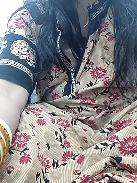 Snapshot of Aaradhya chatting on 03.22.25 Aaradhya online show from 03.22.25