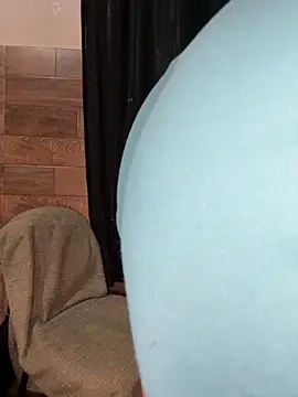 Snapshot of izumikarol chatting on 12.05.25 izumikarol online show from 12.05.25