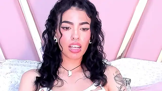 Eva Benely online show from 01.26.25