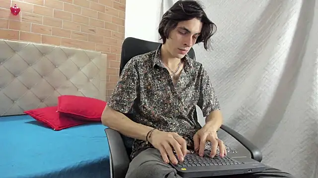 MIKE HUNTER7 online show from 02.05.25