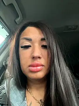 Snapshot of RuslanaXX chatting on 10.27.25 RuslanaXX online show from 10.27.25