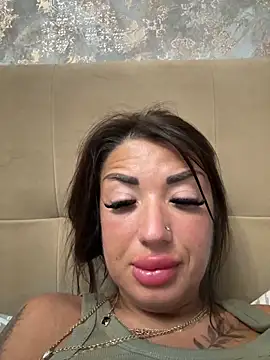 Snapshot of RuslanaXX chatting on 10.29.25 RuslanaXX online show from 10.29.25