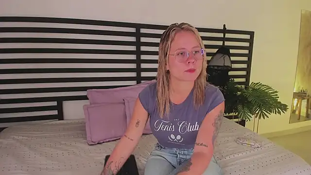 stefanny ruiz  online show from 01.14.25