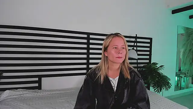 stefanny ruiz  online show from 01.21.25