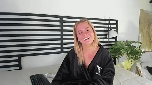 stefanny ruiz  online show from 02.12.25