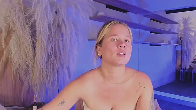 stefanny ruiz  online show from 02.27.25