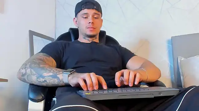 NoahhBrown online show from 03.05.25