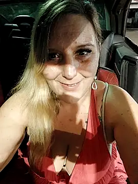 BecciDeluxe online show from 09.20.25