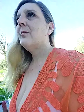 BecciDeluxe online show from 11.05.25