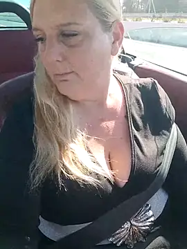 BecciDeluxe online show from 02.20.26