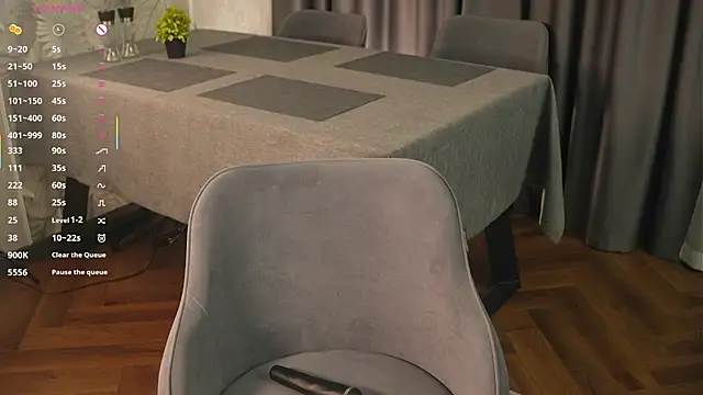 Snapshot of IdaJonesy chatting on 10.29.25 IdaJonesy online show from 10.29.25