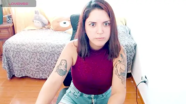 Snapshot of raquellov1 chatting on 03.04.25 raquellov1 online show from 03.04.25